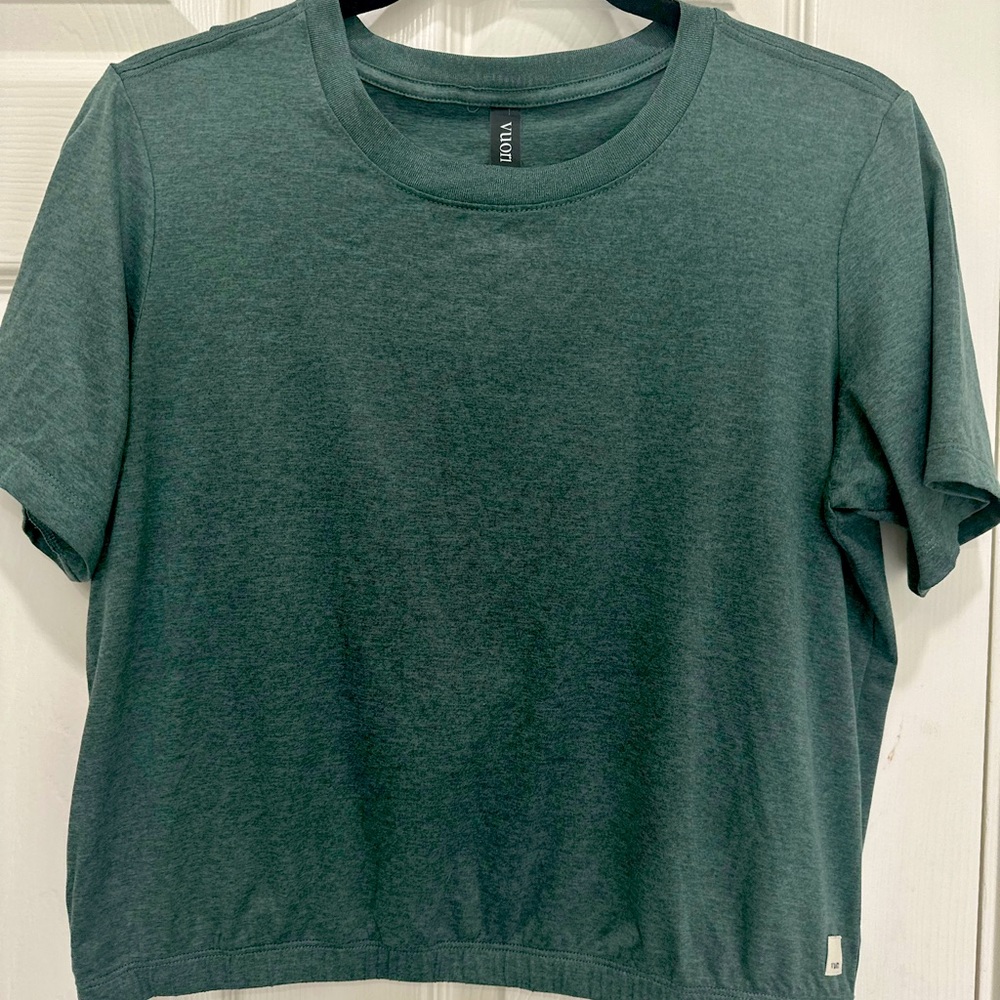 Vuori halo crop top